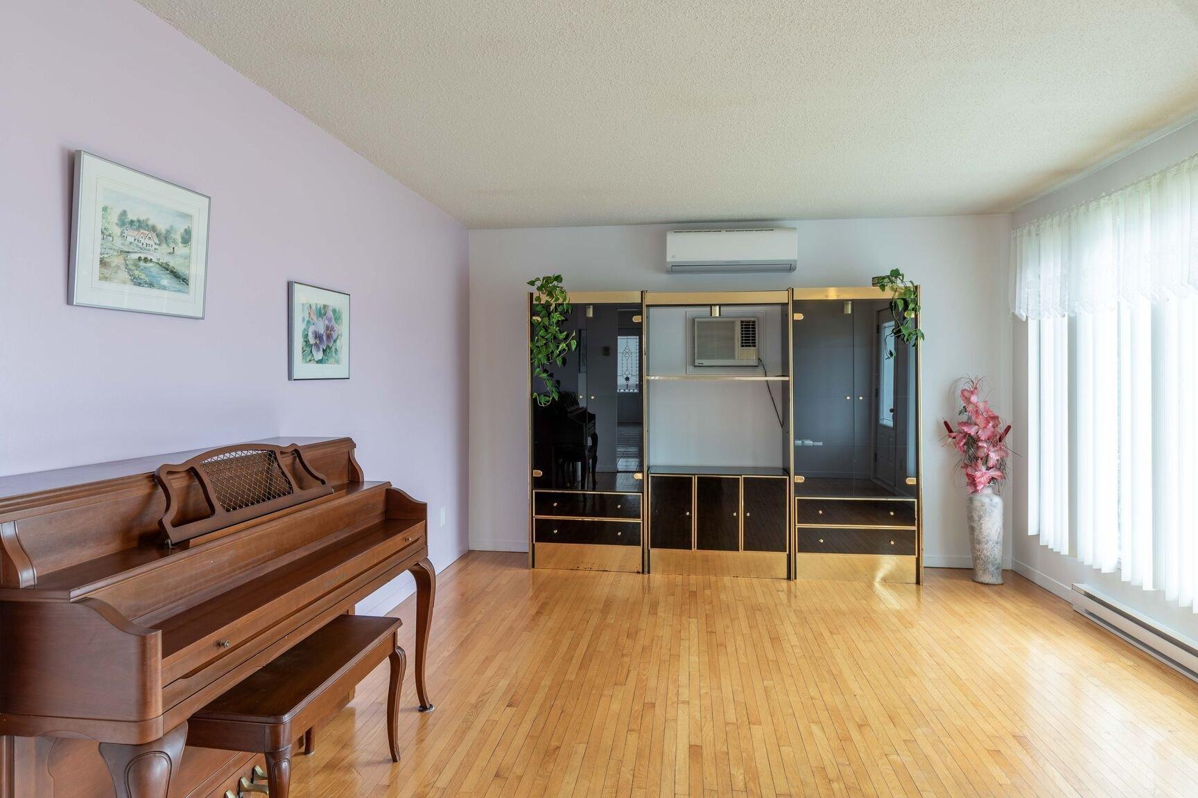 









794


Boul. St-René E.

,
Gatineau (Gatineau),




QC
J8P1T3

