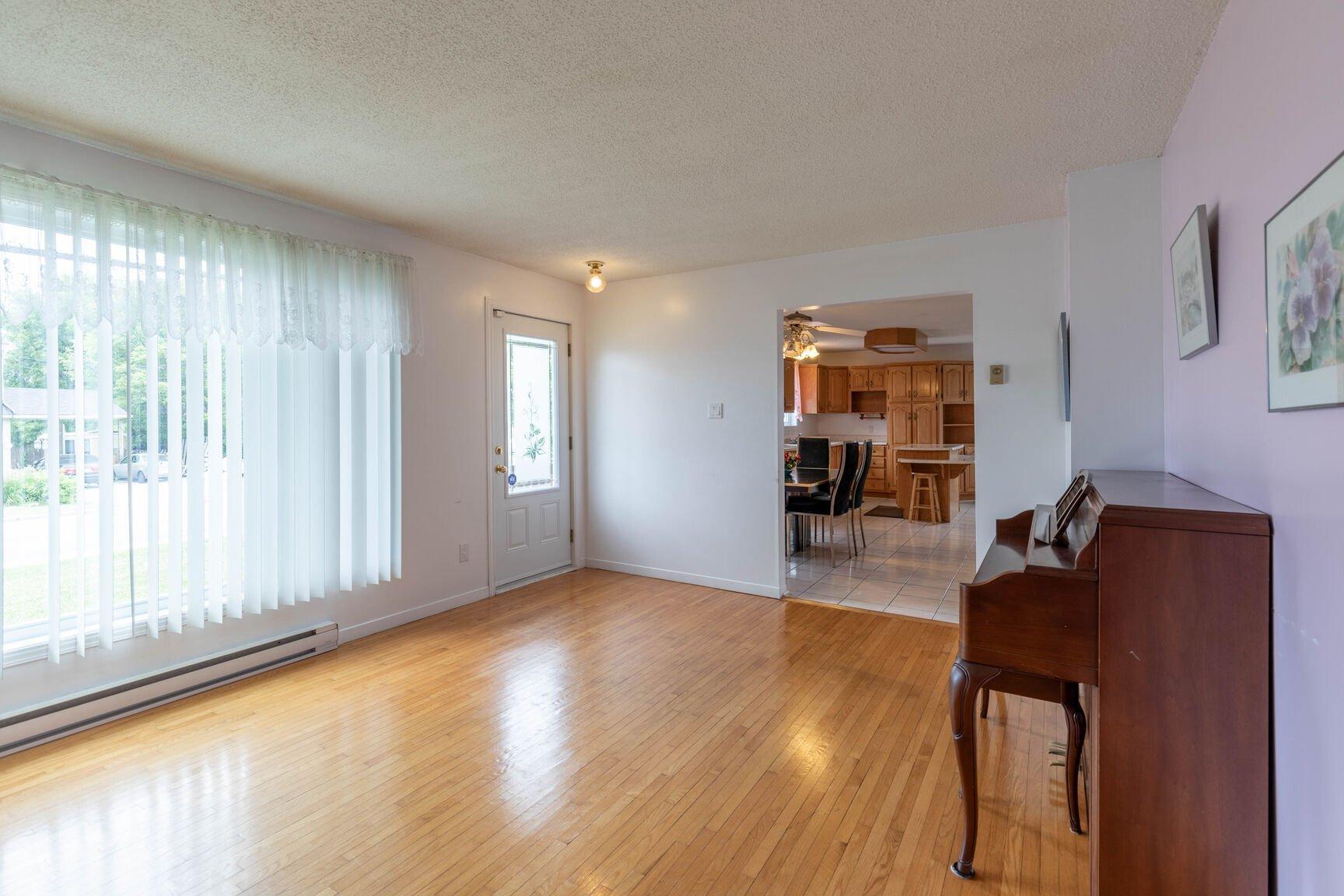 









794


Boul. St-René E.

,
Gatineau (Gatineau),




QC
J8P1T3

