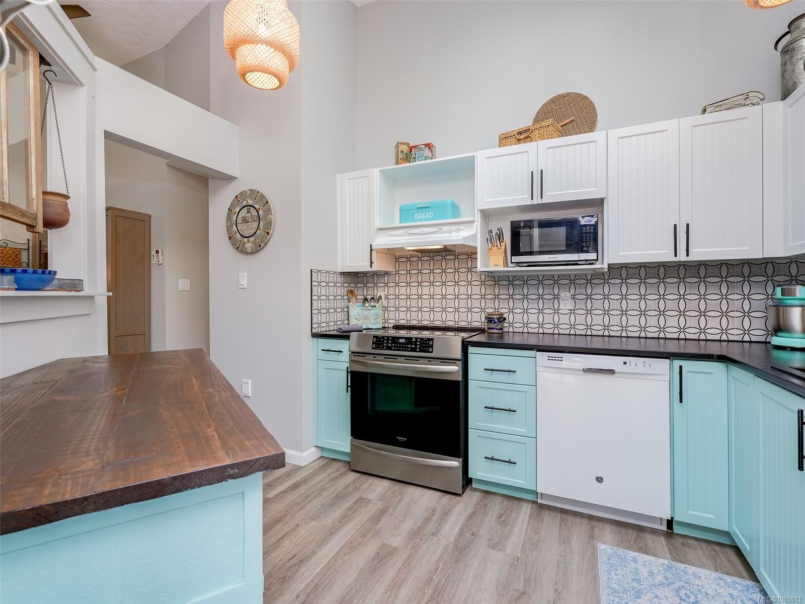 









2135


Amelia

Ave, 80,
Sidney,




BC
V8L 5V7

