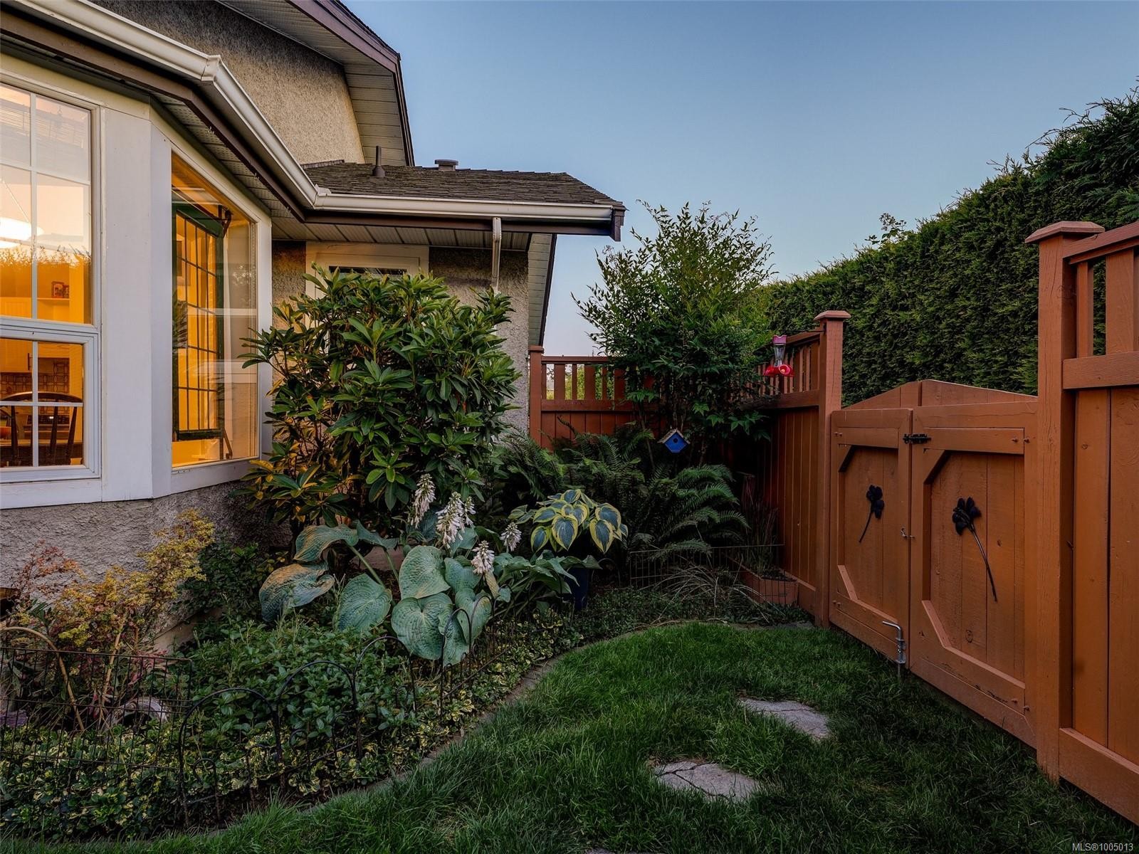 









2135


Amelia

Ave, 80,
Sidney,




BC
V8L 5V7

