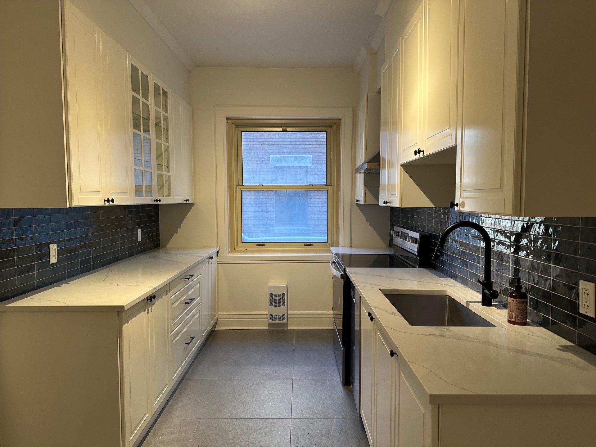 









388


Av. Olivier

, 2,
Westmount,




QC
H3Z2C9

