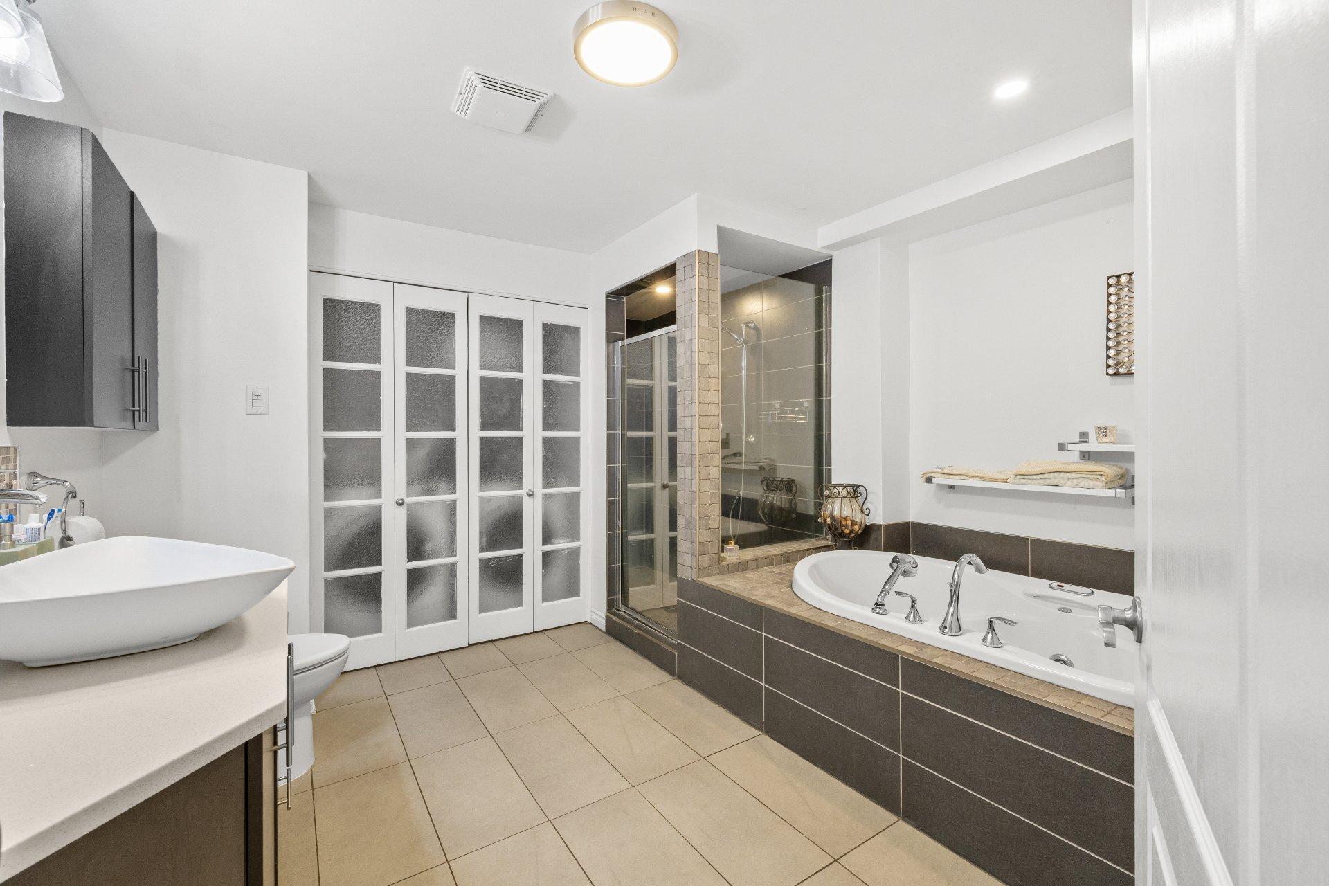 









1260


Rue François-Corbeil

, 101,
Terrebonne (Terrebonne),




QC
J6W6G8

