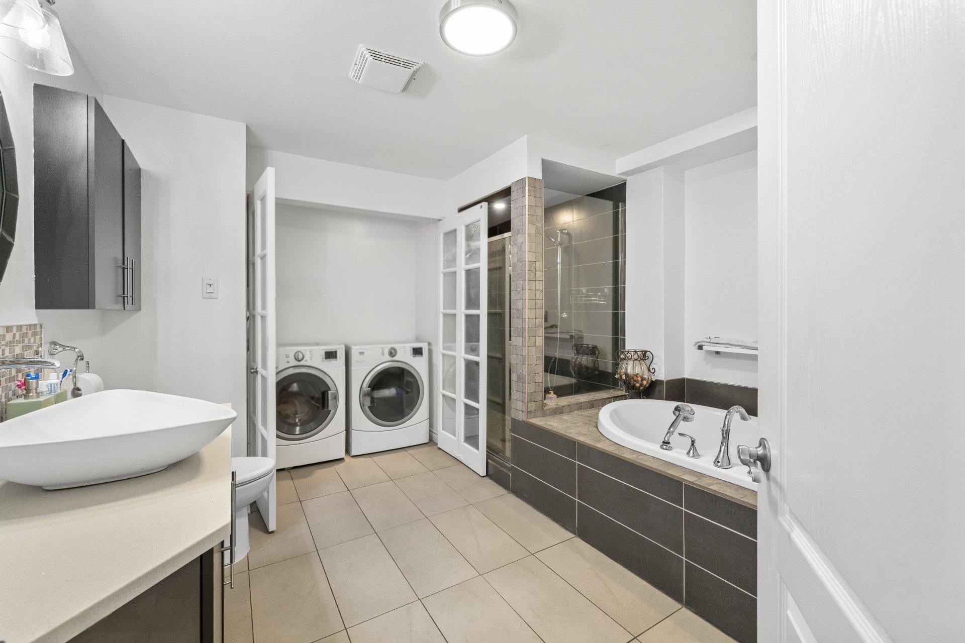 









1260


Rue François-Corbeil

, 101,
Terrebonne (Terrebonne),




QC
J6W6G8

