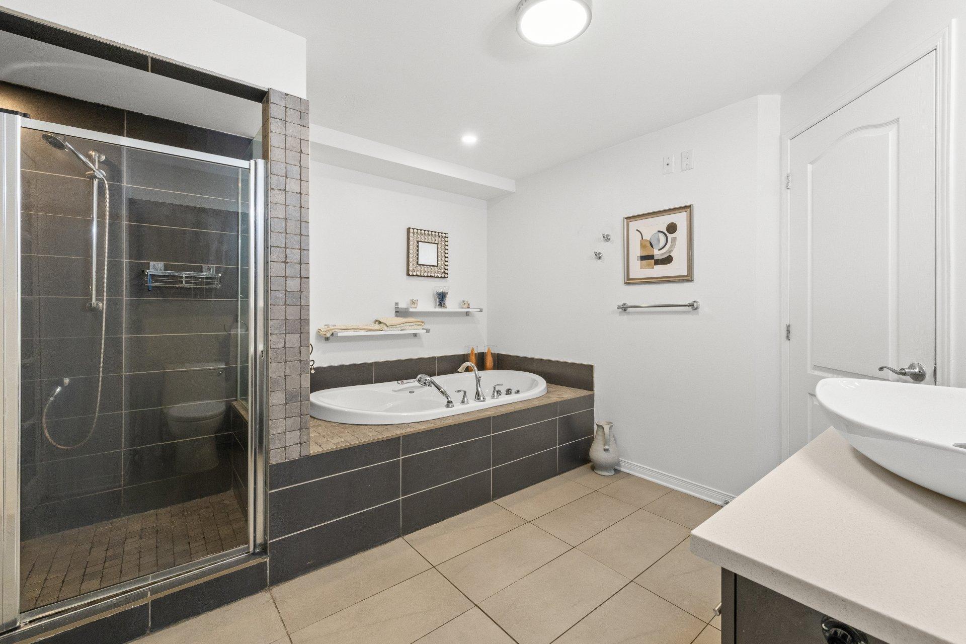 









1260


Rue François-Corbeil

, 101,
Terrebonne (Terrebonne),




QC
J6W6G8

