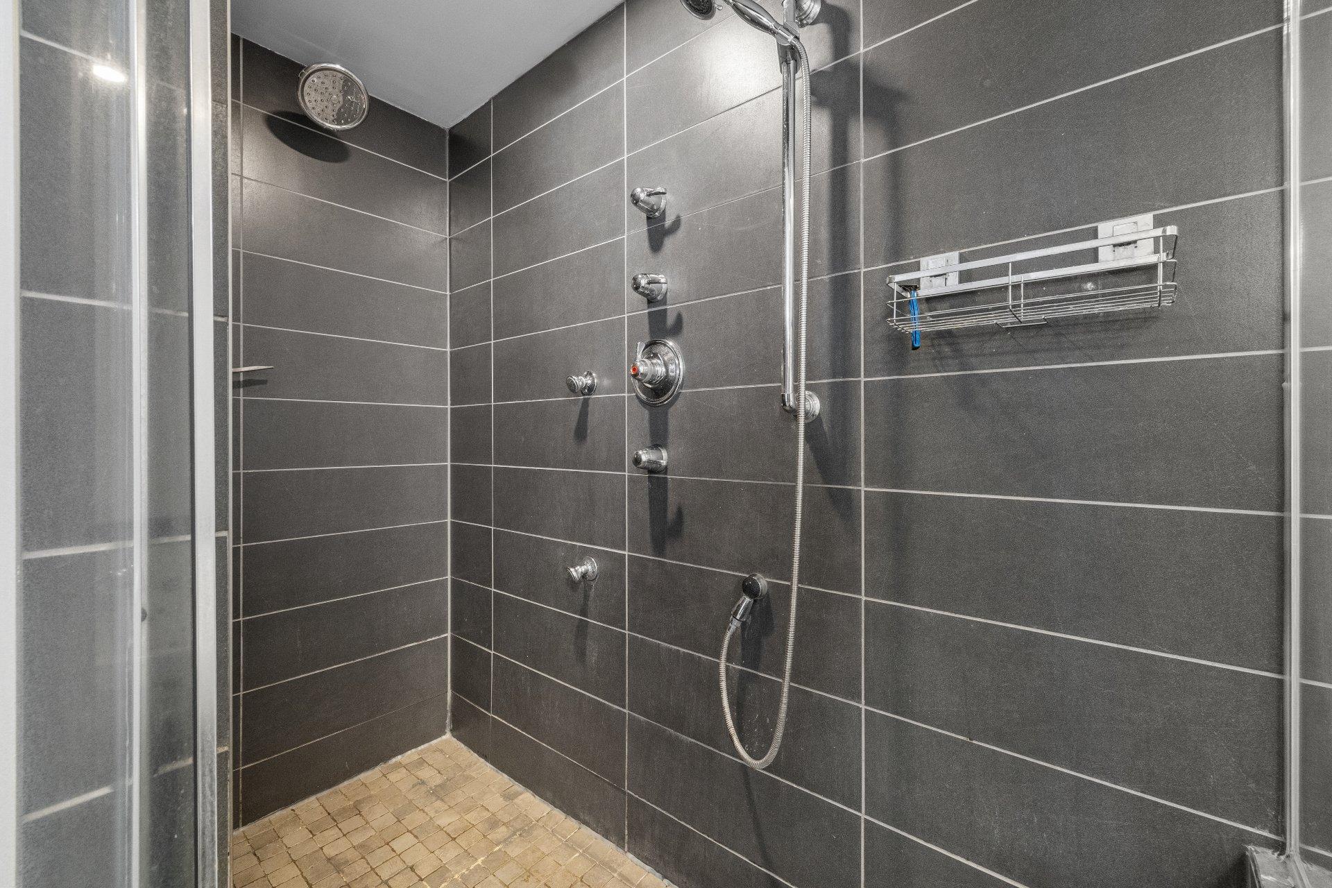 









1260


Rue François-Corbeil

, 101,
Terrebonne (Terrebonne),




QC
J6W6G8

