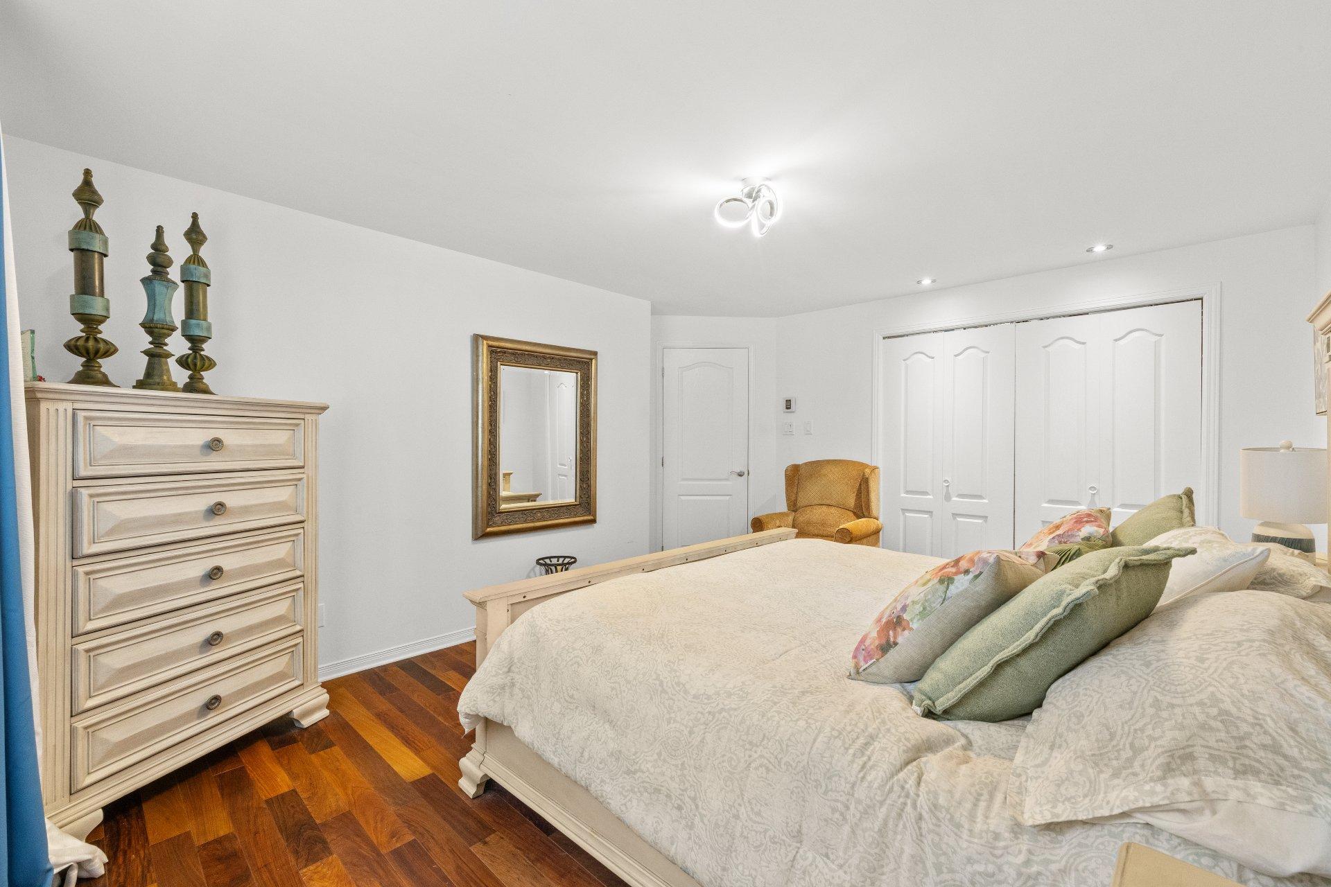 









1260


Rue François-Corbeil

, 101,
Terrebonne (Terrebonne),




QC
J6W6G8

