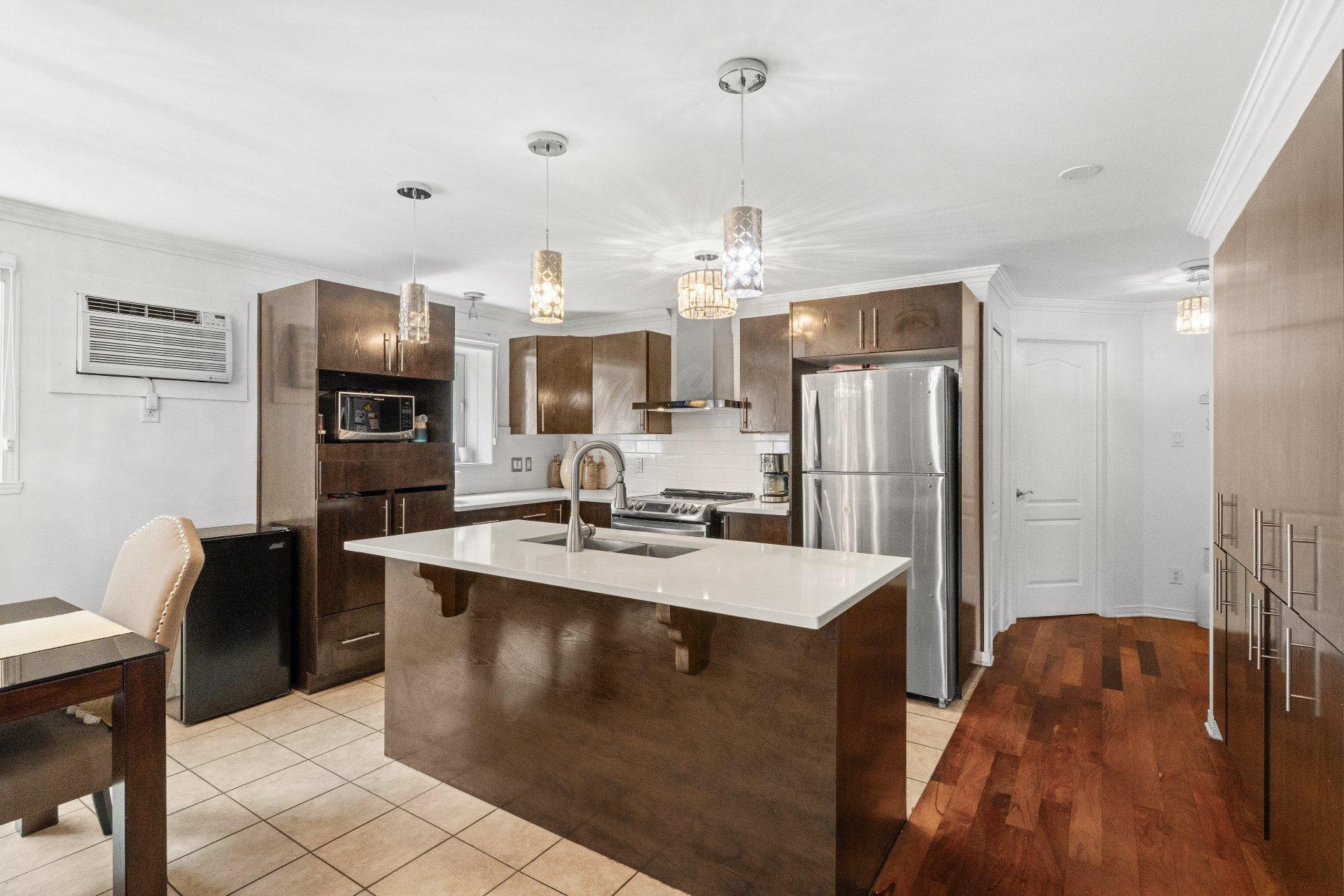 









1260


Rue François-Corbeil

, 101,
Terrebonne (Terrebonne),




QC
J6W6G8

