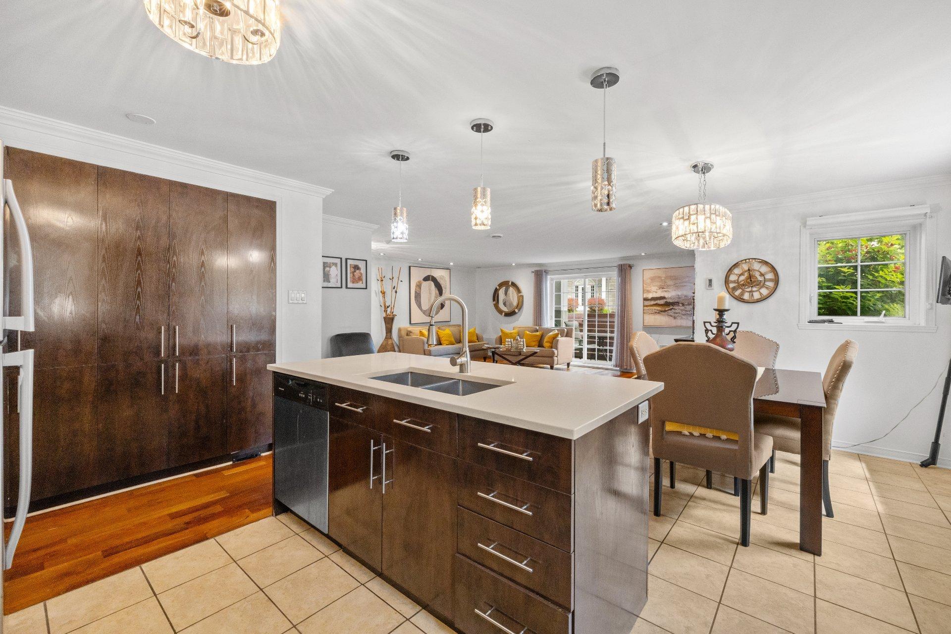 









1260


Rue François-Corbeil

, 101,
Terrebonne (Terrebonne),




QC
J6W6G8

