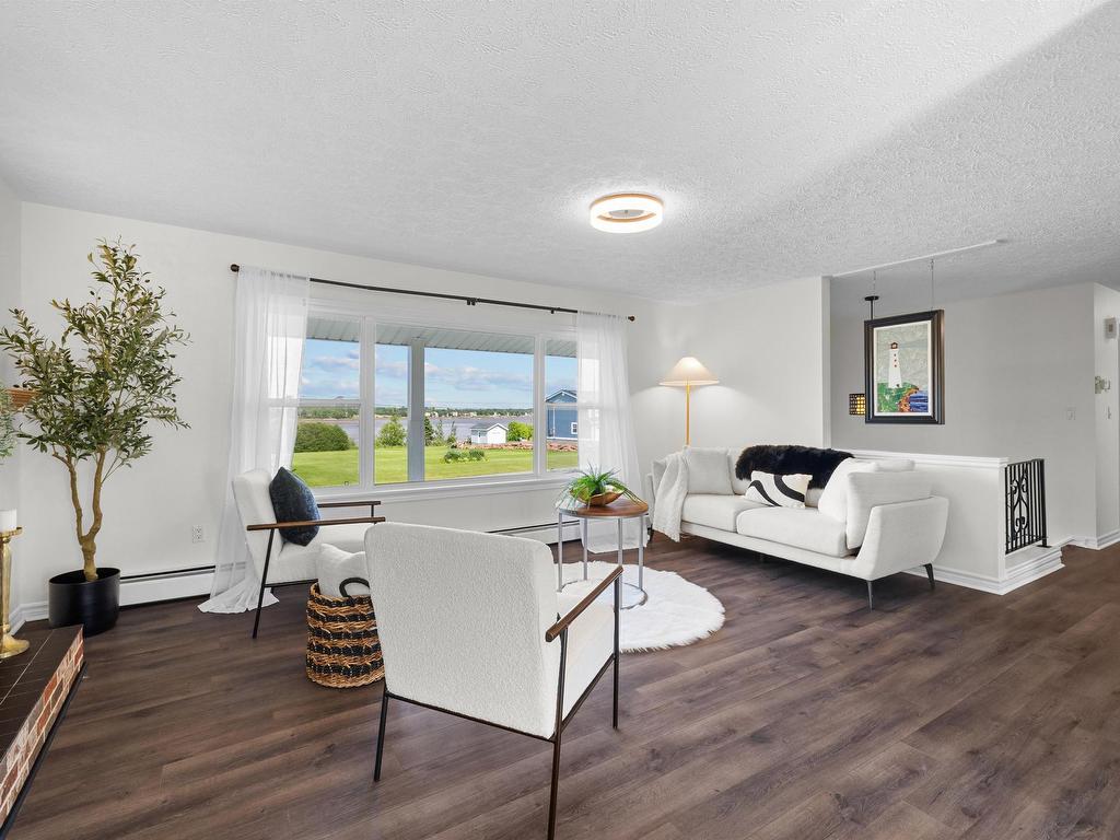 












151 Cathy Drive

,
Cornwall,




PE
C1A 1H8

