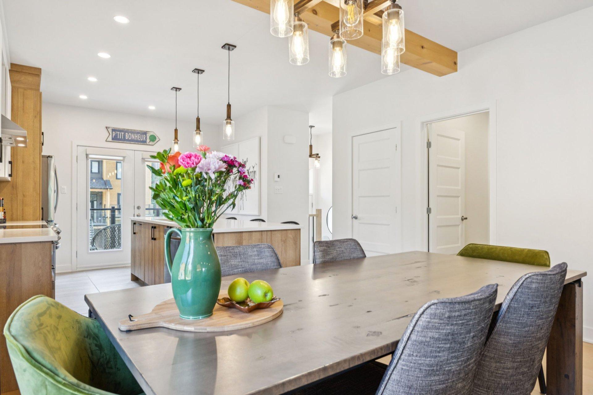 









567


Rue Charlie-Forbell

,
Mont-Tremblant,




QC
J8E2M4

