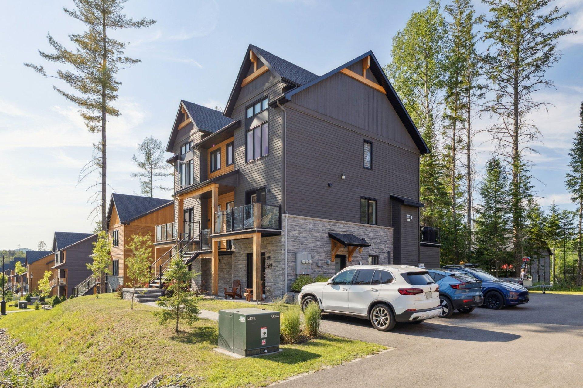 









567


Rue Charlie-Forbell

,
Mont-Tremblant,




QC
J8E2M4

