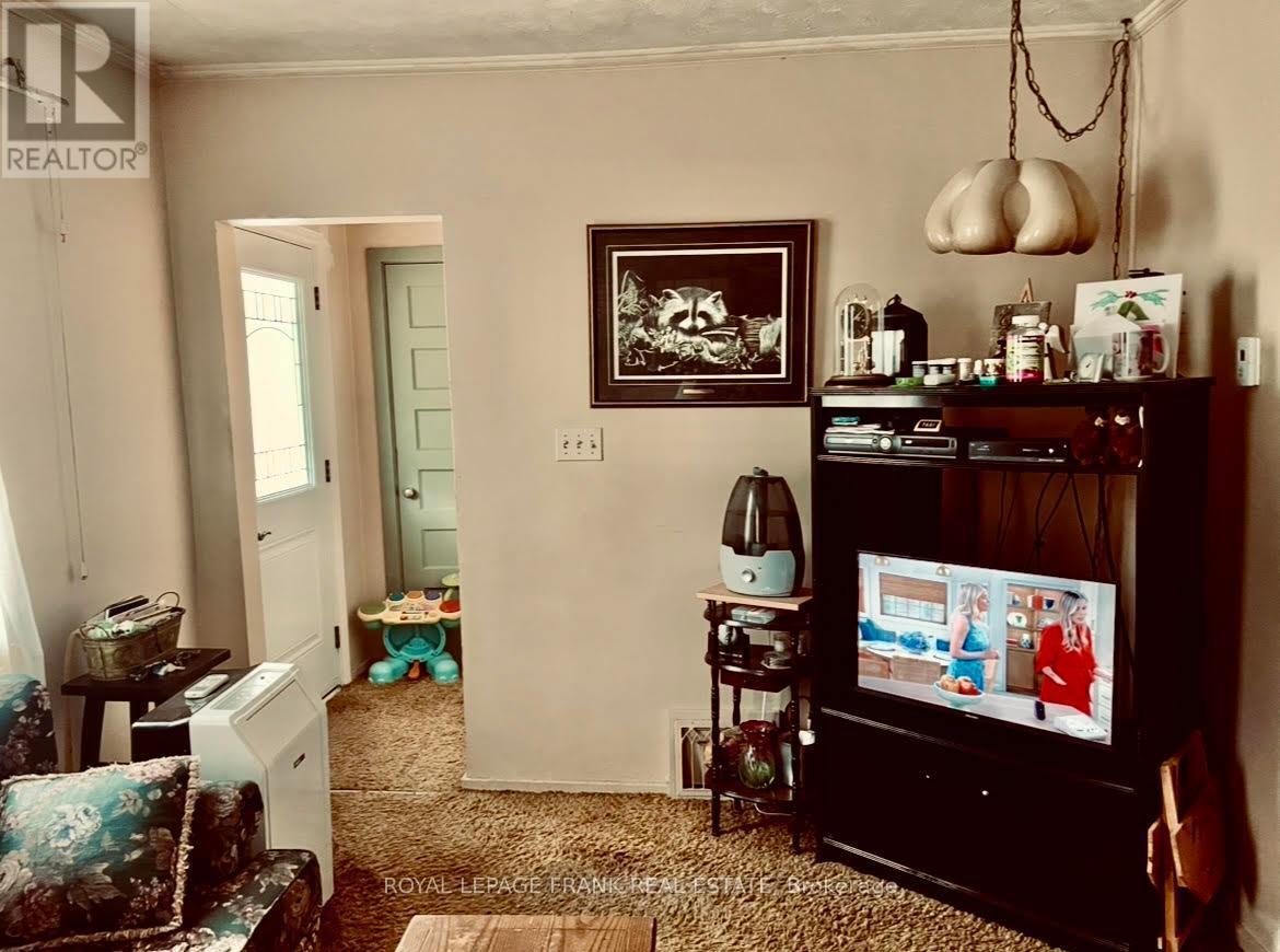 












541 MCKELLAR STREET

,
Peterborough South (West),




Ontario
K9J1R1

