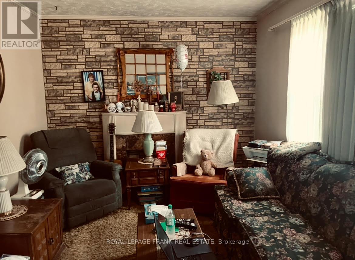 












541 MCKELLAR STREET

,
Peterborough South (West),




Ontario
K9J1R1

