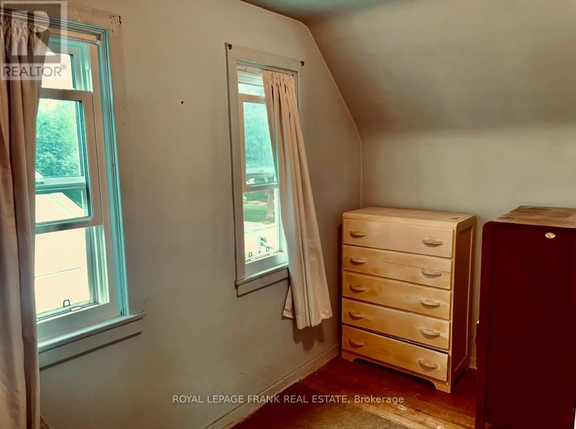 












541 MCKELLAR STREET

,
Peterborough South (West),




Ontario
K9J1R1

