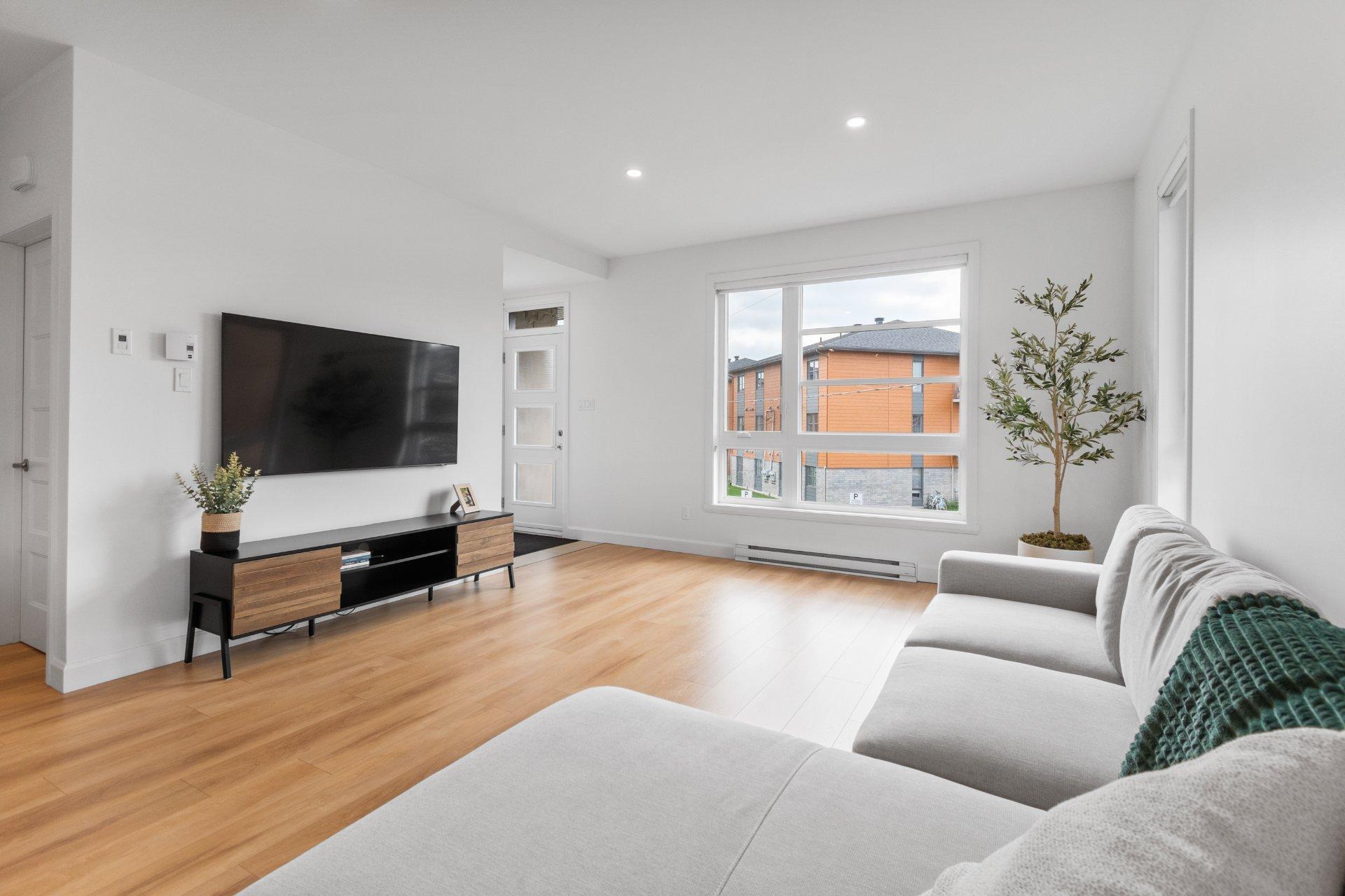 









387


Route 273

, 3,
Saint-Apollinaire,




QC
G0S2E0

