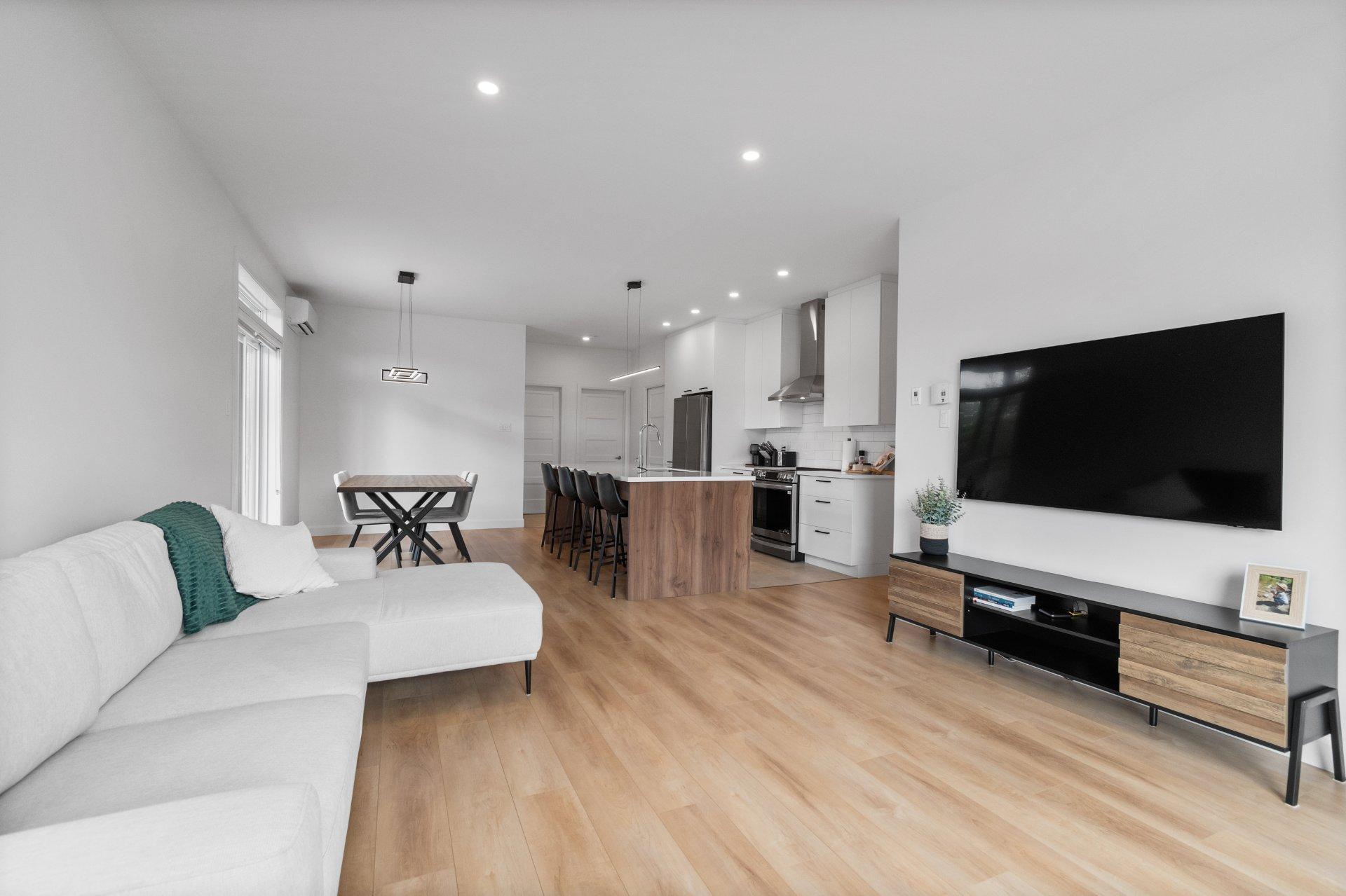 









387


Route 273

, 3,
Saint-Apollinaire,




QC
G0S2E0

