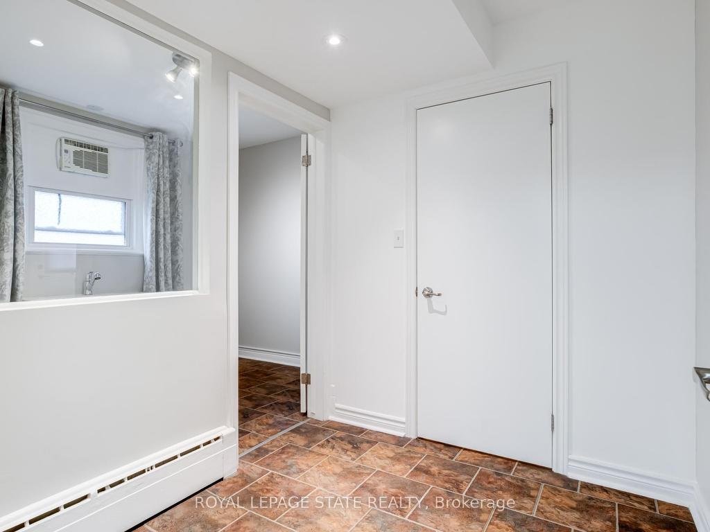









15


Empress

Avenue,
Hamilton,




ON
L9A 1M1

