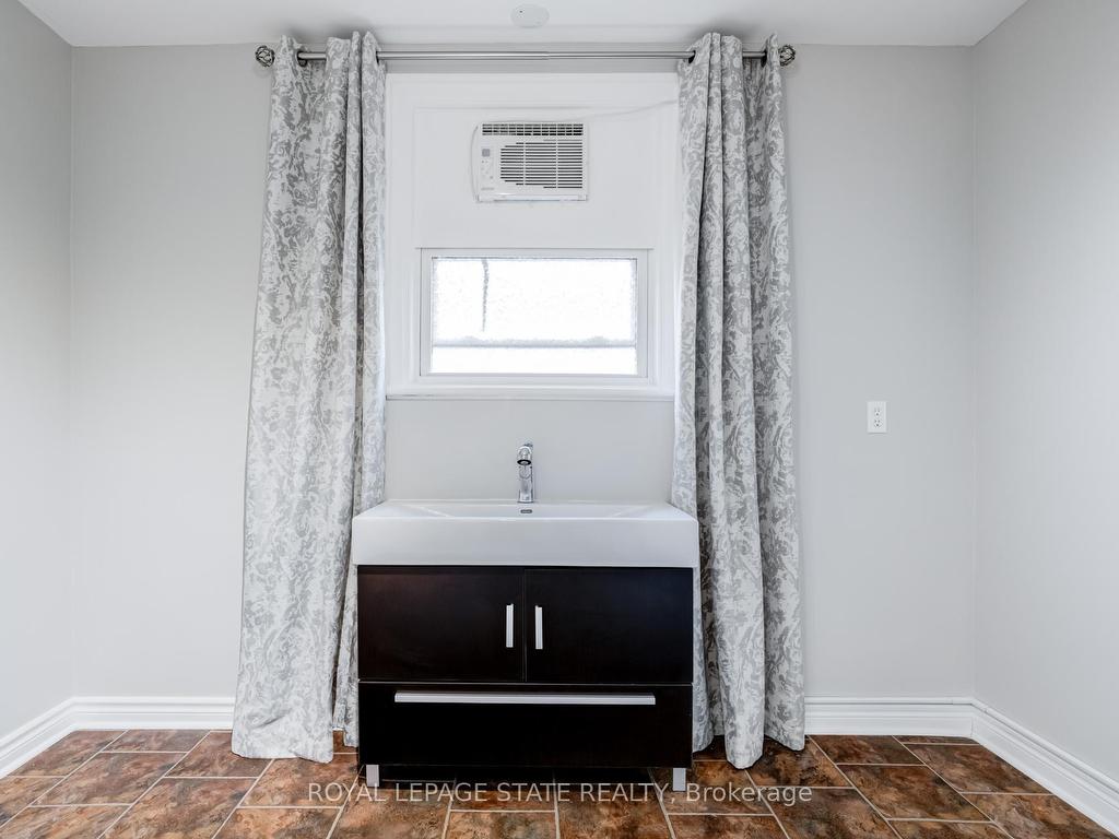 









15


Empress

Avenue,
Hamilton,




ON
L9A 1M1

