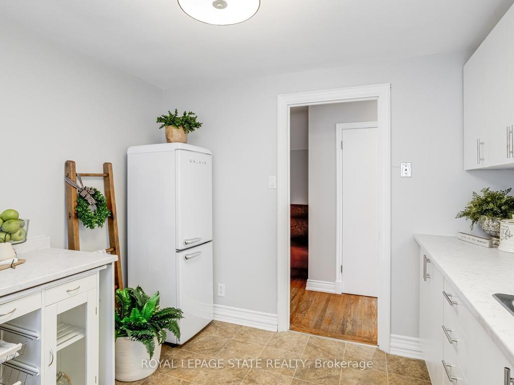 









15


Empress

Avenue,
Hamilton,




ON
L9A 1M1

