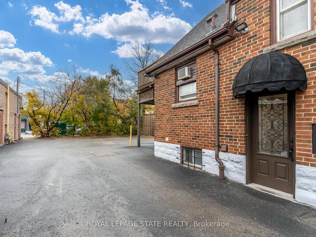 









15


Empress

Avenue,
Hamilton,




ON
L9A 1M1

