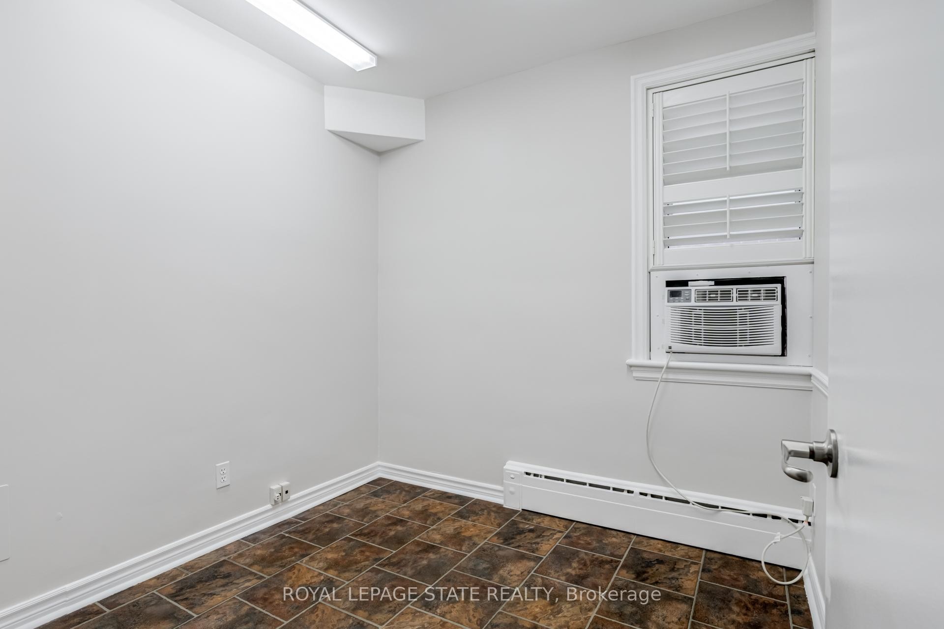 









15


Empress

Avenue,
Hamilton,




ON
L9A 1M1

