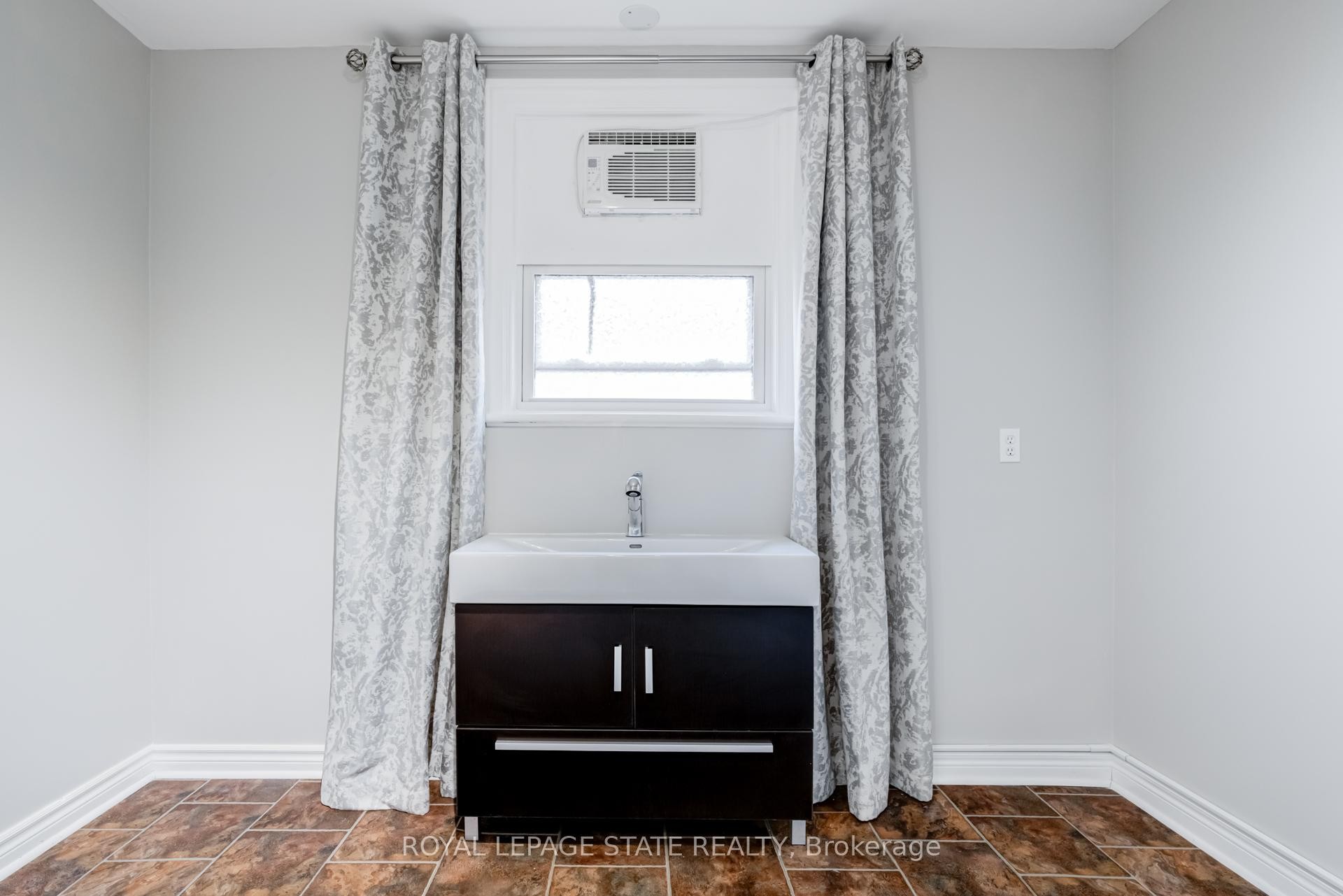 









15


Empress

Avenue,
Hamilton,




ON
L9A 1M1

