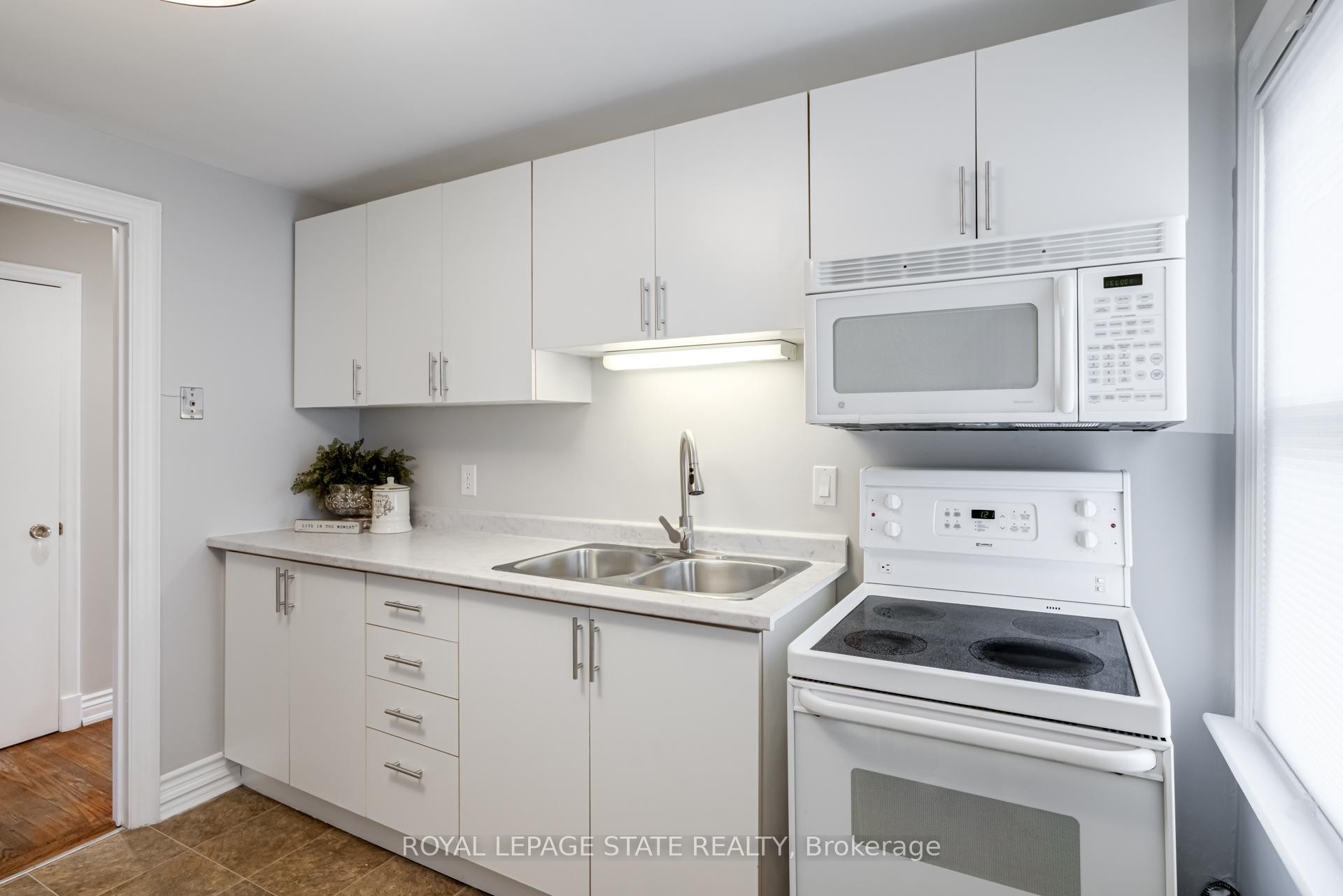









15


Empress

Avenue,
Hamilton,




ON
L9A 1M1

