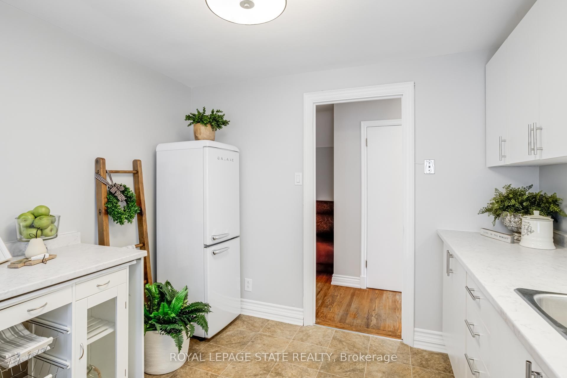 









15


Empress

Avenue,
Hamilton,




ON
L9A 1M1


