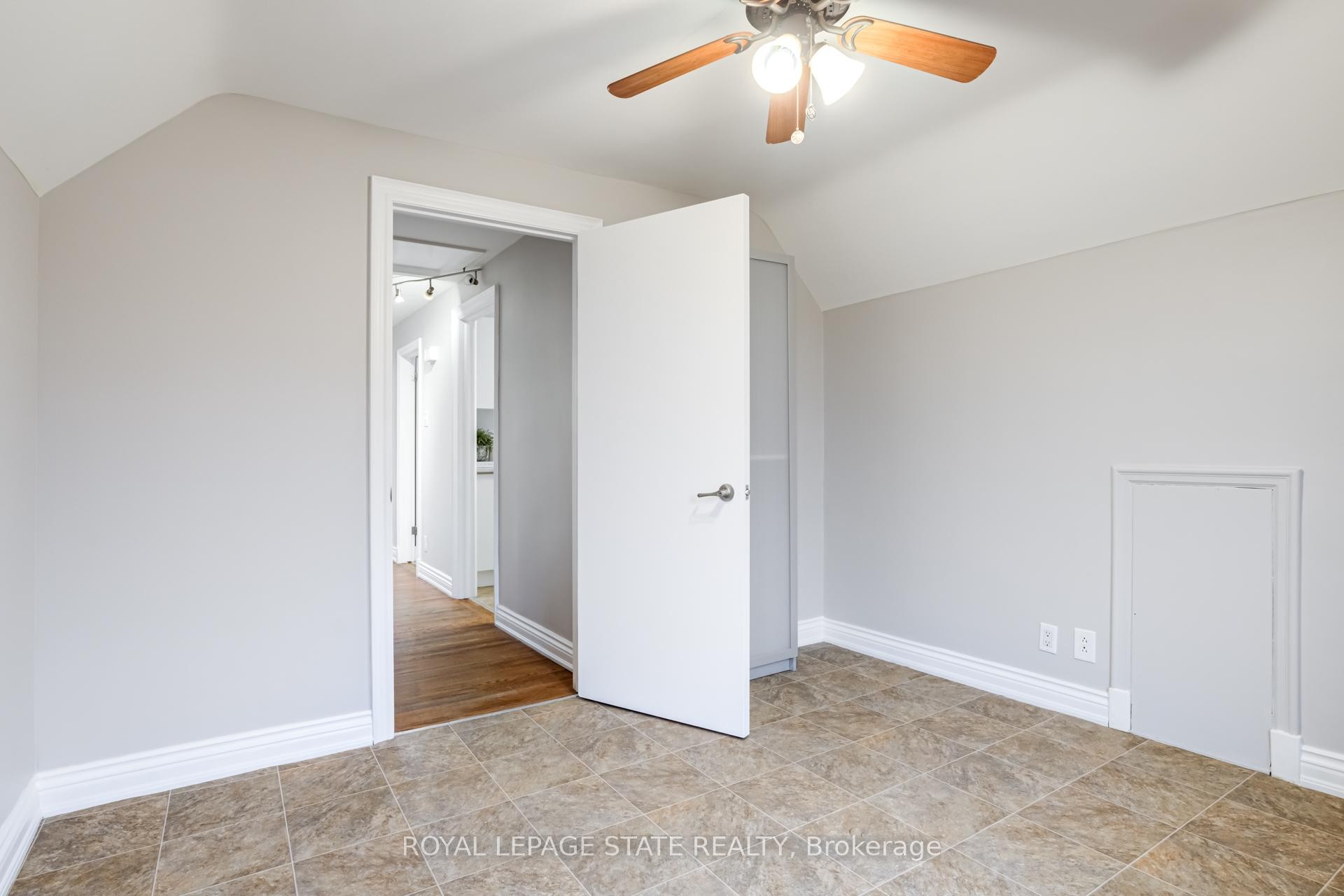 









15


Empress

Avenue,
Hamilton,




ON
L9A 1M1

