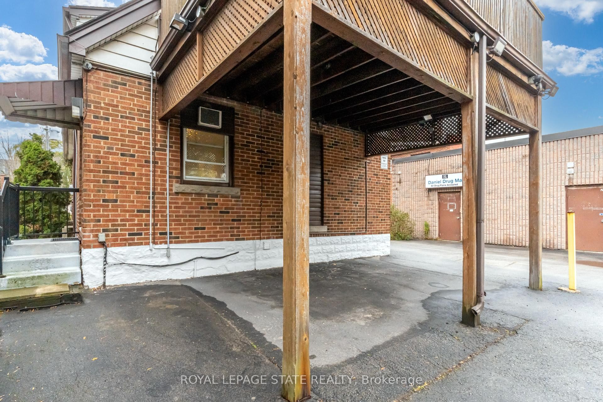 









15


Empress

Avenue,
Hamilton,




ON
L9A 1M1

