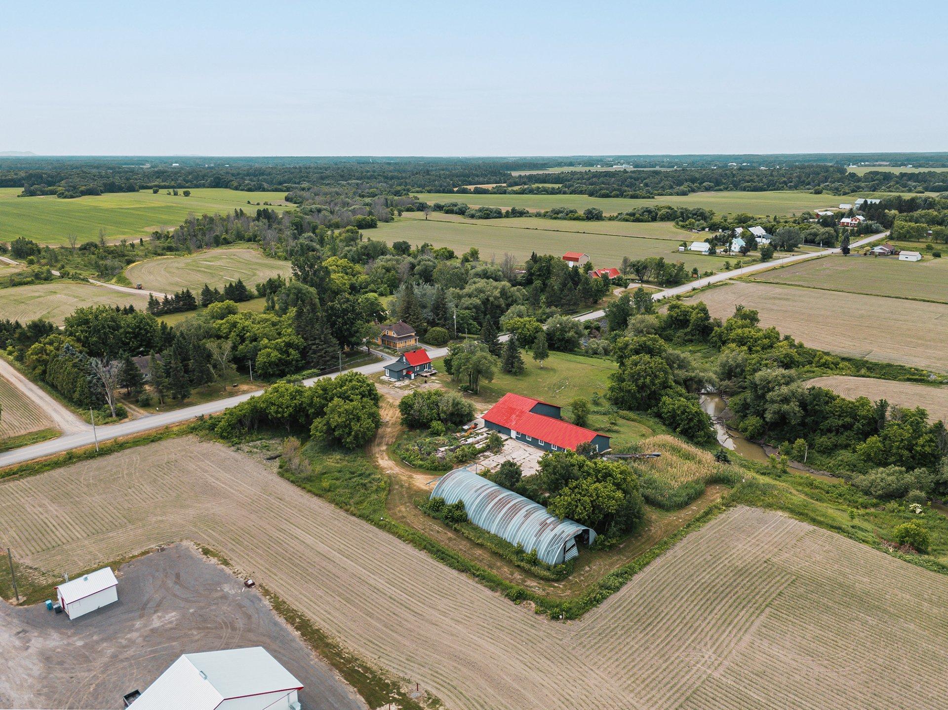 









1050Z


4e Rang O.

,
Saint-Ambroise-de-Kildare,




QC
J0K1C0

