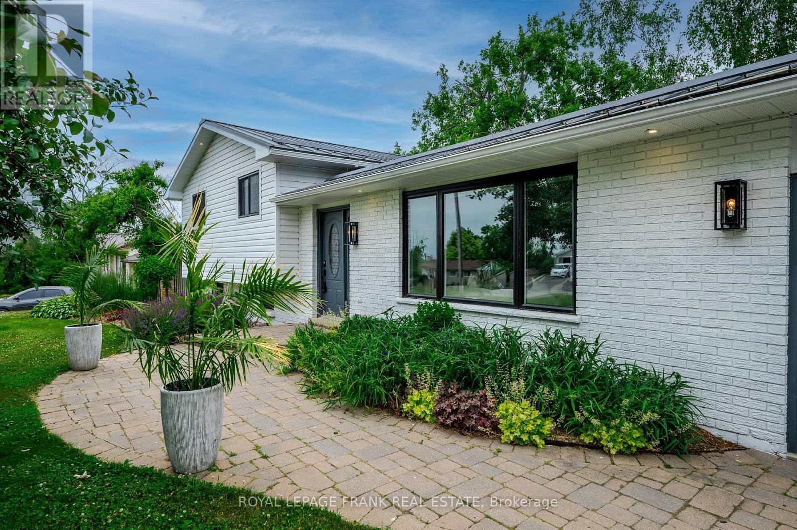 












1954 CATHCART CRESCENT

,
Cavan Monaghan (Cavan Twp),




Ontario
L0A1C0

