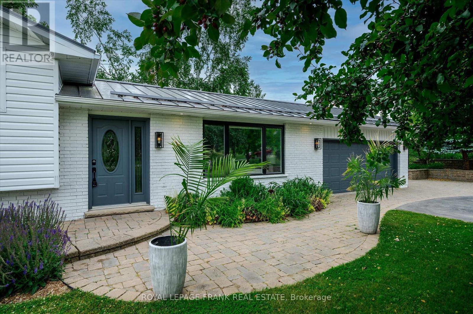 












1954 CATHCART CRESCENT

,
Cavan Monaghan (Cavan Twp),




Ontario
L0A1C0

