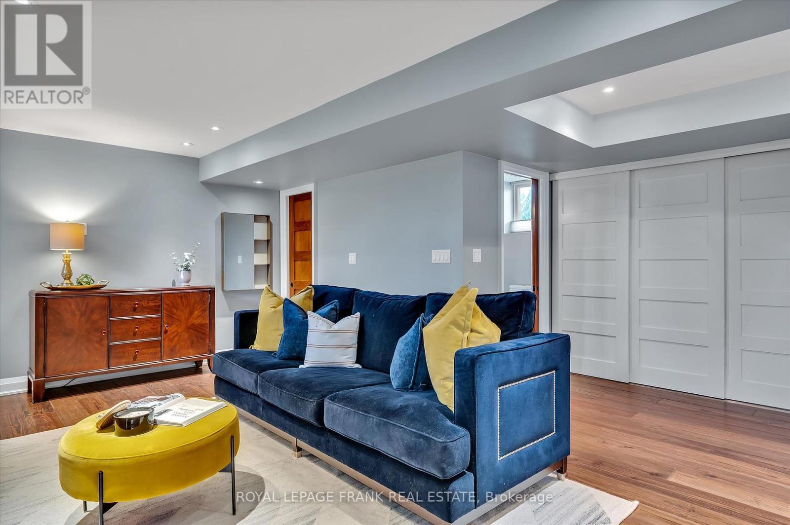 












1954 CATHCART CRESCENT

,
Cavan Monaghan (Cavan Twp),




Ontario
L0A1C0

