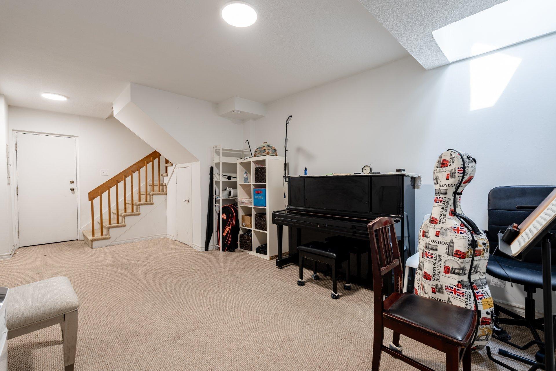









555


Montrose Drive

, 29,
Beaconsfield,




QC
H9W6B4

