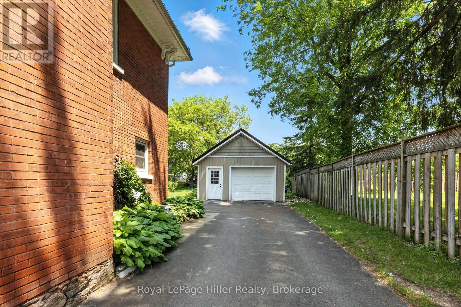 












12 WEST STREET

,
Perth East (Milverton),




Ontario
N0K1M0

