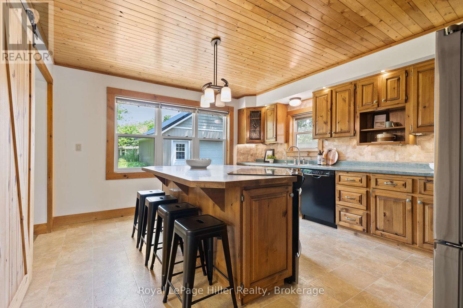 












12 WEST STREET

,
Perth East (Milverton),




Ontario
N0K1M0

