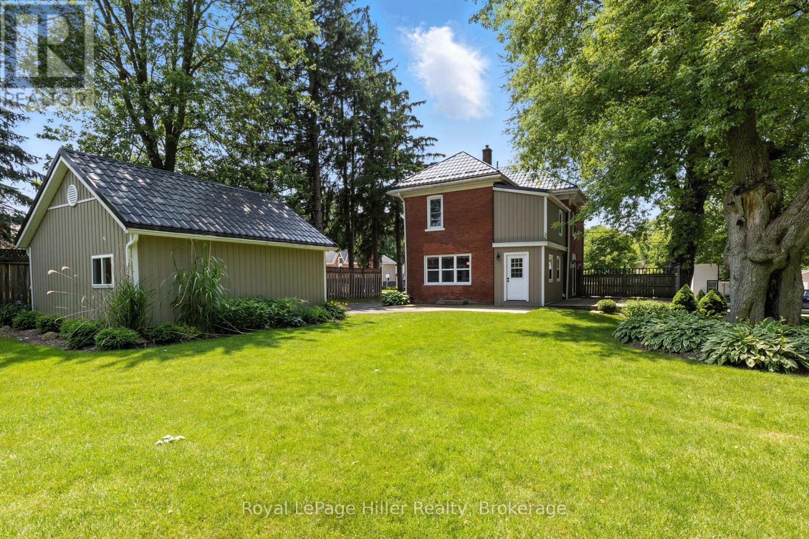 












12 WEST STREET

,
Perth East (Milverton),




Ontario
N0K1M0

