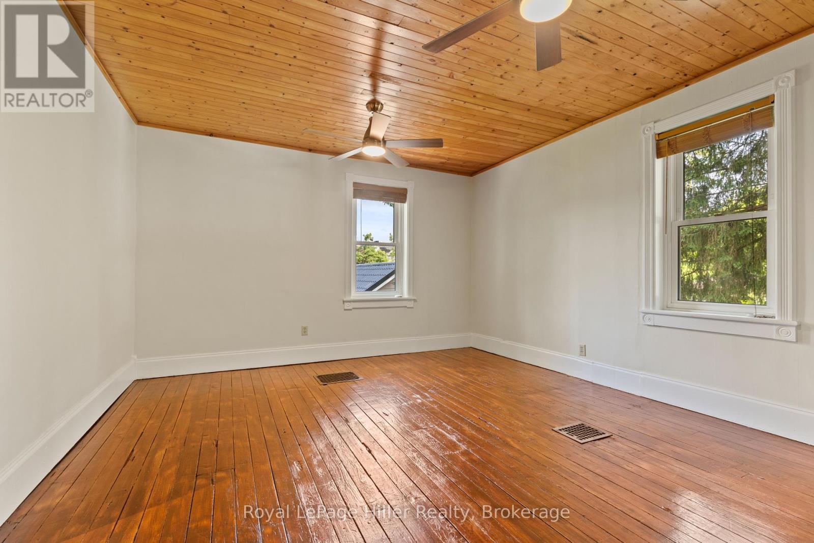 












12 WEST STREET

,
Perth East (Milverton),




Ontario
N0K1M0

