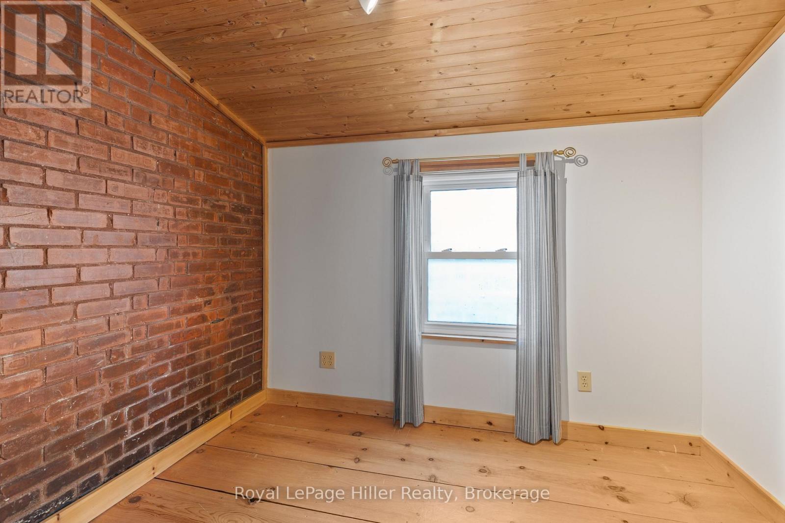 












12 WEST STREET

,
Perth East (Milverton),




Ontario
N0K1M0

