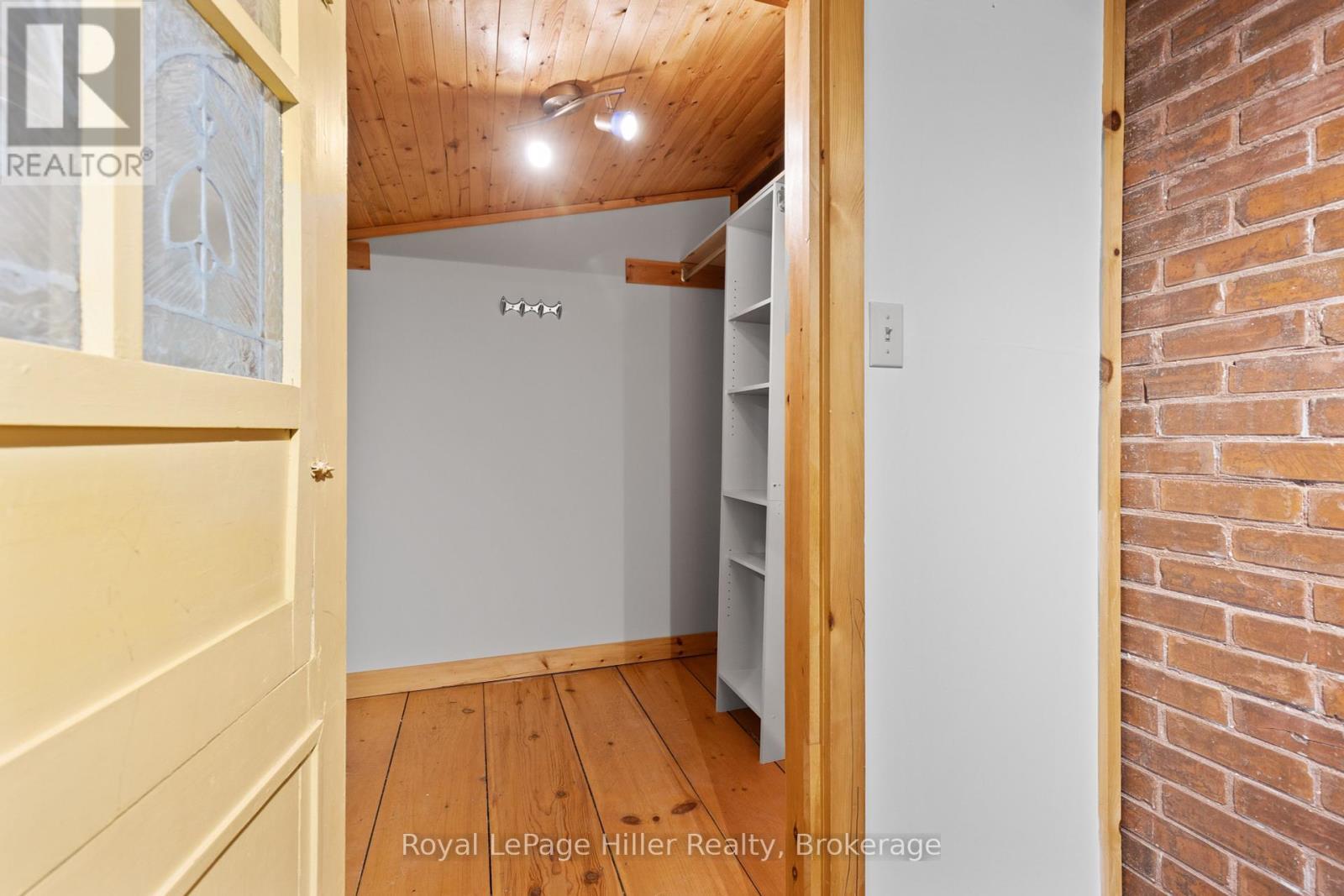 












12 WEST STREET

,
Perth East (Milverton),




Ontario
N0K1M0

