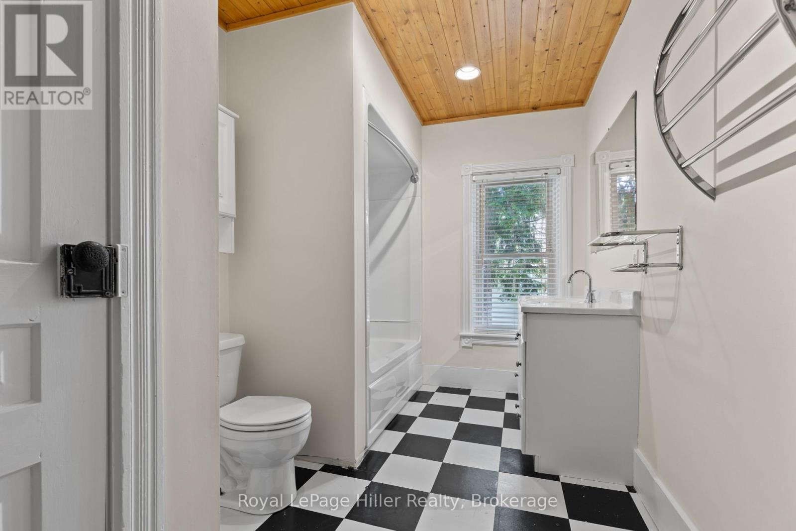 












12 WEST STREET

,
Perth East (Milverton),




Ontario
N0K1M0

