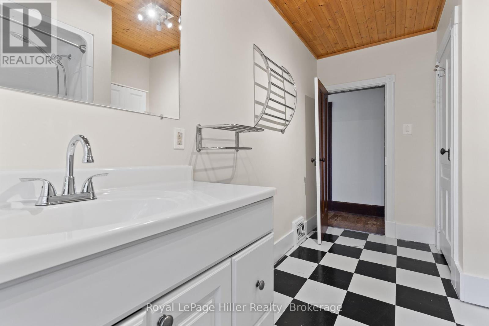 












12 WEST STREET

,
Perth East (Milverton),




Ontario
N0K1M0

