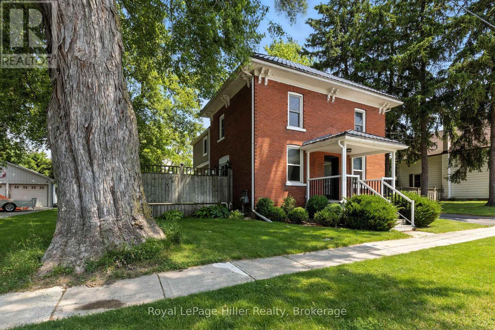 












12 WEST STREET

,
Perth East (Milverton),




Ontario
N0K1M0

