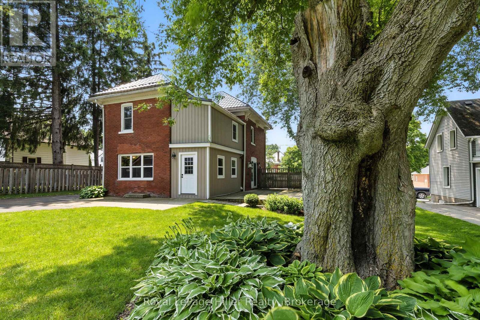












12 WEST STREET

,
Perth East (Milverton),




Ontario
N0K1M0

