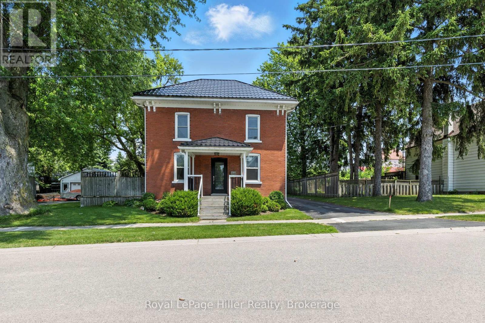 












12 WEST STREET

,
Perth East (Milverton),




Ontario
N0K1M0

