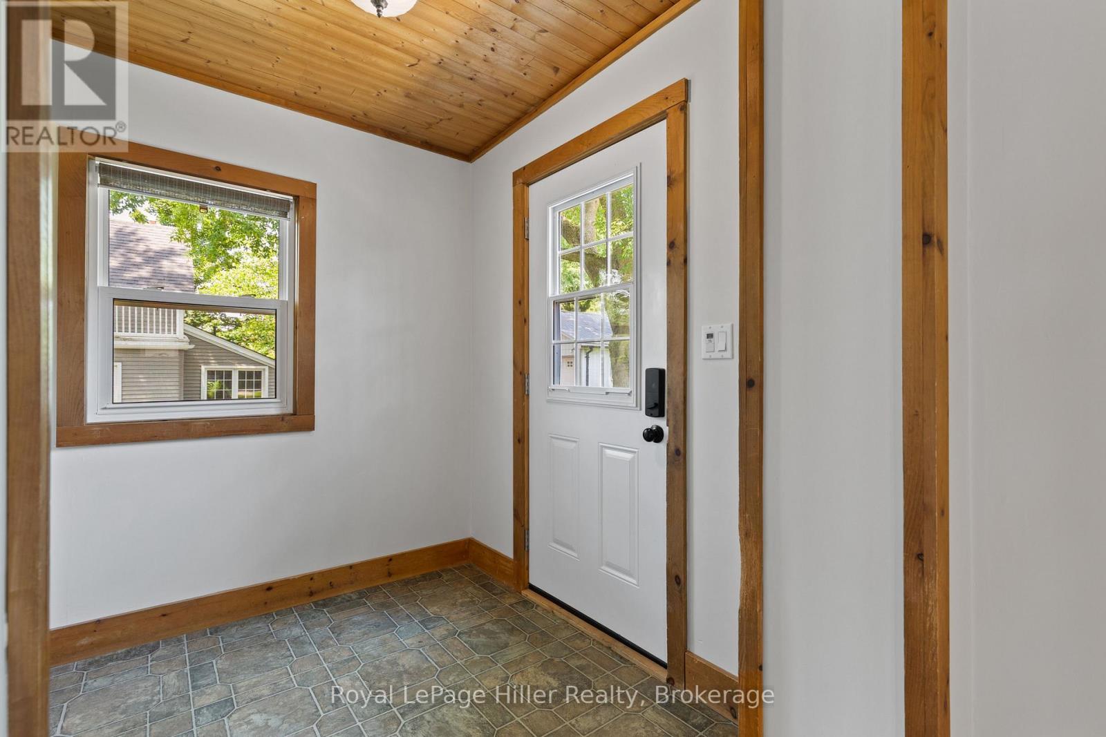 












12 WEST STREET

,
Perth East (Milverton),




Ontario
N0K1M0

