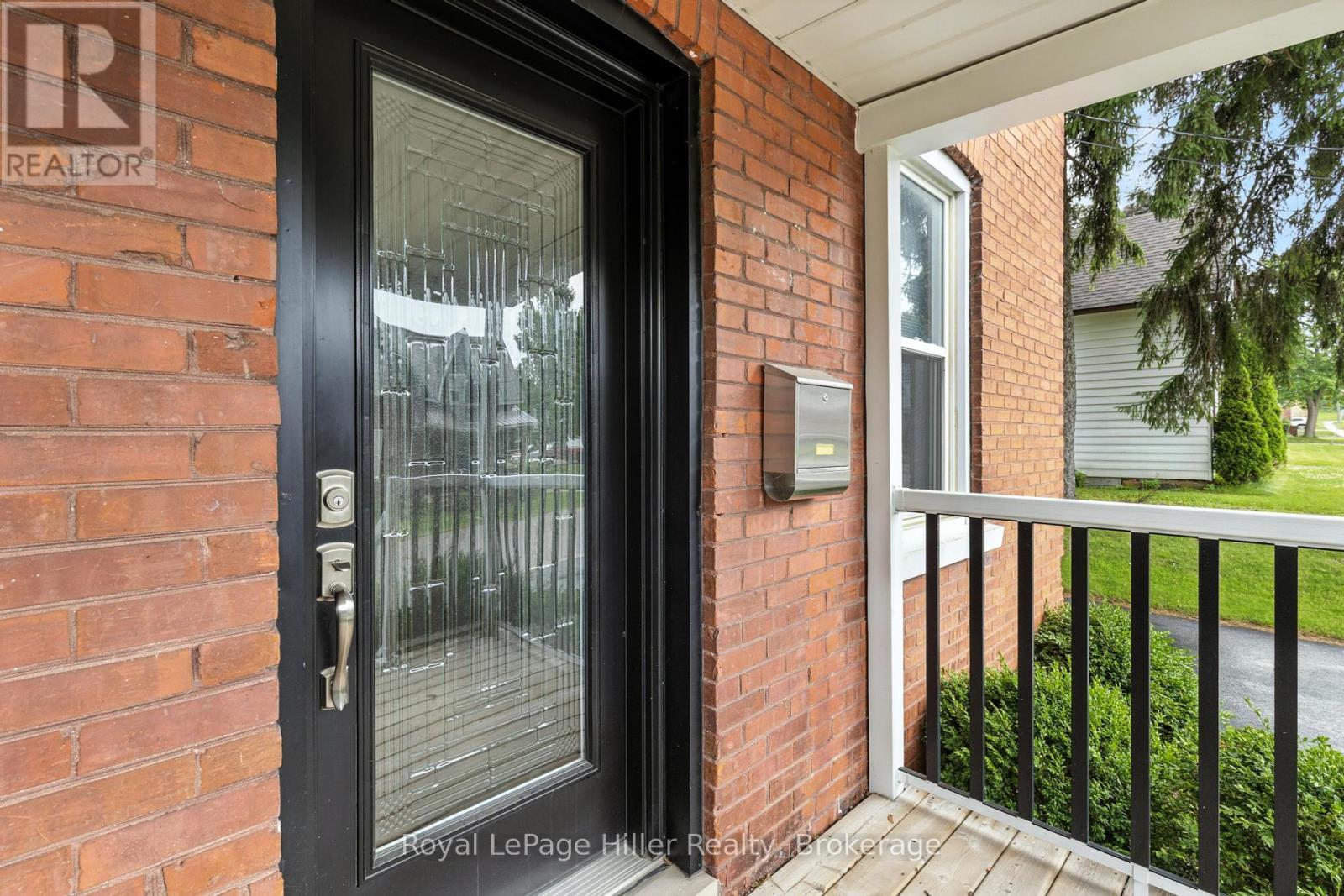 












12 WEST STREET

,
Perth East (Milverton),




Ontario
N0K1M0

