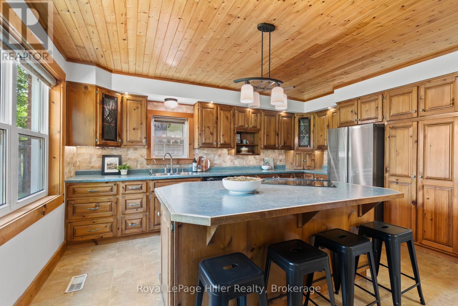 












12 WEST STREET

,
Perth East (Milverton),




Ontario
N0K1M0

