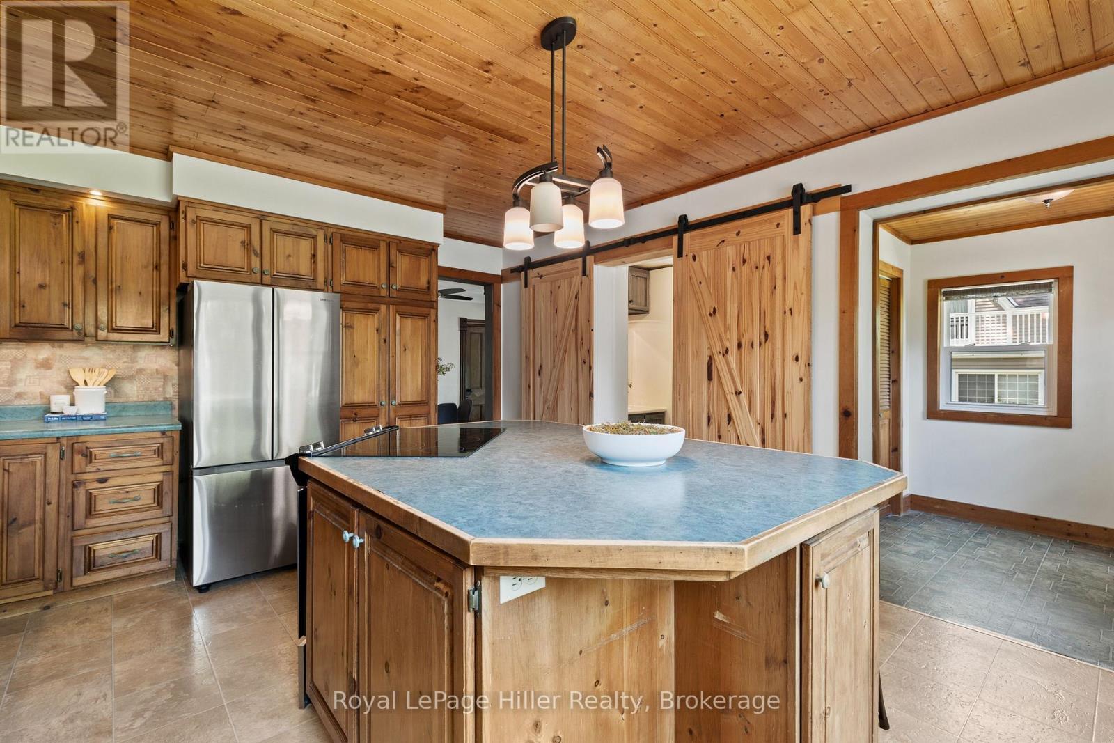 












12 WEST STREET

,
Perth East (Milverton),




Ontario
N0K1M0

